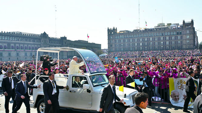 El papa Francisco reprende a líderes políticos y religiosos