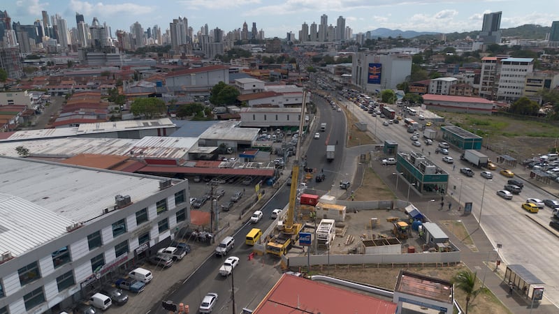 Trabajos de saneamiento avanzan en zona crítica junto a la Línea 1 del Metro