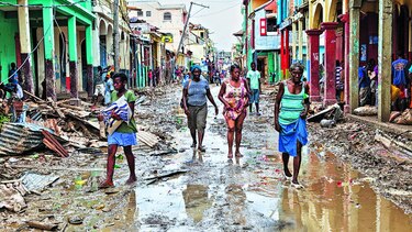 Destrozos y muerte en el caribe; EU resiste