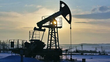 Petróleo de Texas baja 1.9% y cierra a $80 el barril