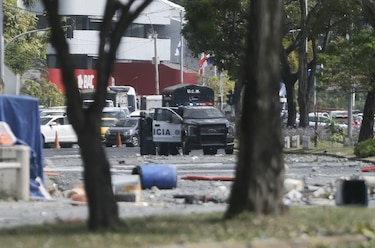 Policía reporta 16 agentes lesionados, 480 detenidos y $267 mil en daños tras disturbios en la avenida Balboa