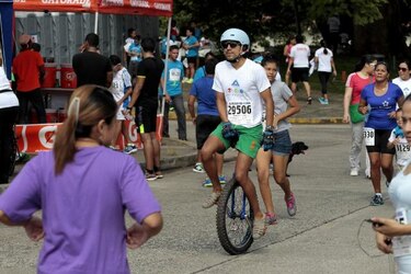 Las mejores fotos de la carrera Relevo por la vida en el Causeway de Amador