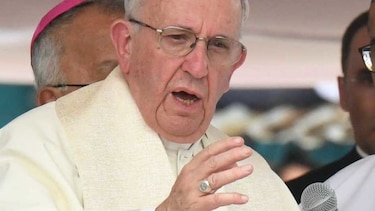 Papa rechaza violencia y pide solución a la crisis en Venezuela