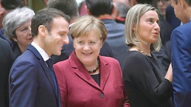 Emmanuel Macron trata de apaciguar cólera de ‘chalecos amarillos’