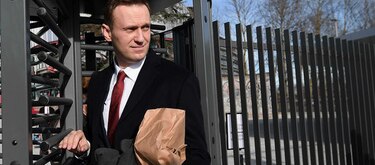 Líder opositor ruso Alexéi Navalny anuncia su detención en una manifestación
