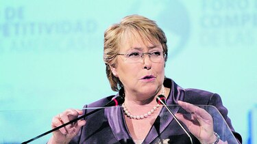 Michelle Bachelet retira demanda contra revista que la vinculó a caso de corrupción