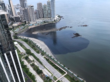 Miambiente investigará qué causó ‘mancha’ en la bahía de Panamá 