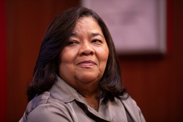 Maribel Gordón,  entre la izquierda, el Suntracs y la academia
