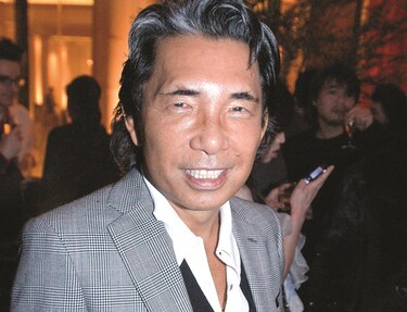 Muere a causa de Covid-19  diseñador japonés que se impuso en Francia 
