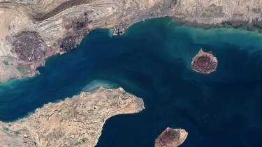 Irán amenaza con atacar sitios energéticos de Estados Unidos