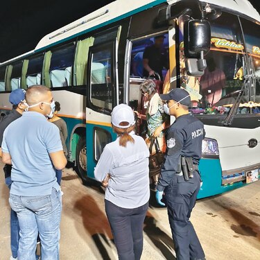 El virus también viaja en el transporte público