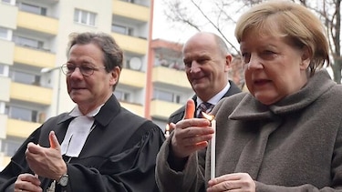 Merkel pide defensa de la democracia en el aniversario de la caída del Muro