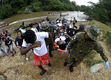 Tráfico de migrantes por Darién: cae red que cobraba hasta $4 mil 500 por cruzar la selva