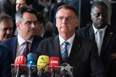 Bolsonaro rompe el silencio y se inicia la transición en Brasil