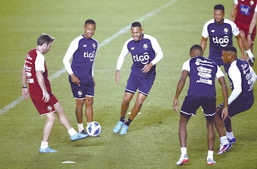 Thomas Christiansen ya tiene a todas sus figuras para el duelo del jueves ante Honduras