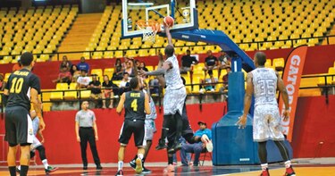 Caballos y Panteras comparten el liderato del baloncesto panameño