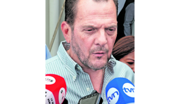 Contralor pide a los funcionarios cumplir la ley