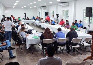 Ejecutivo y movimientos sociales terminan de discutir el tema de los medicamentos en la mesa de diálogo