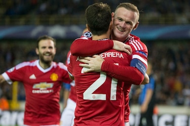 United y Leverkusen golean y pasan a fase de grupos de la Champions