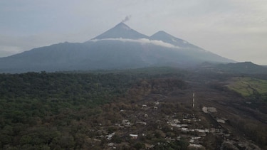 Tres volcanes activos mantienen en alerta a Guatemala