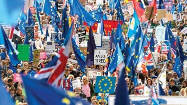 Parlamento pospone decisión sobre acuerdo para el brexit