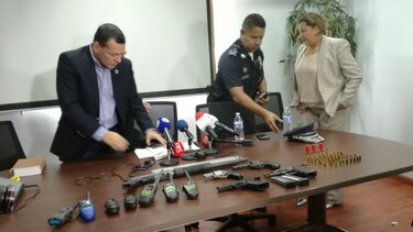 Pandilleros de Panamá Oeste entregan armas y radios de comunicación usados para delinquir
