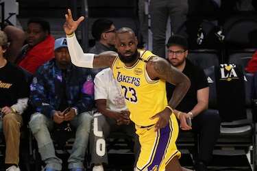 LeBron James desafía el tiempo en su histórica temporada 23 en la NBA