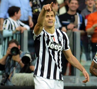 Un doblete de Llorente acerca al Juventus al título