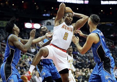 Love, LeBron y Smith se lucen en triunfo de Cavaliers