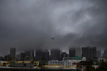Intensas lluvias e inundaciones repentinas golpean a California