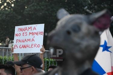 Ciudadanos le dicen ‘no’ al contrato minero; hacen vigilia en los predios de la Asamblea