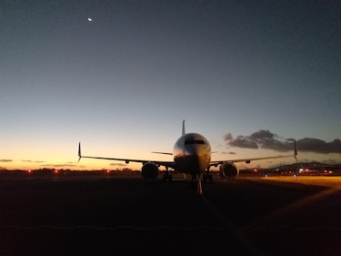 Subirán los precios de los pasajes aéreos, advierte IATA 