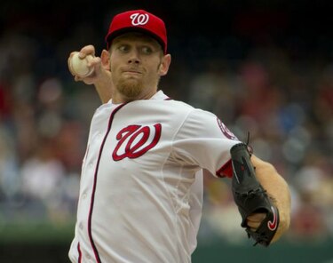 Strasburg supera mal inicio y domina a los Dodgers