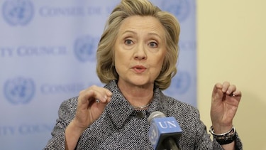 Hillary Clinton 'limpió' su servidor de correos electrónicos, según legislador republicano
