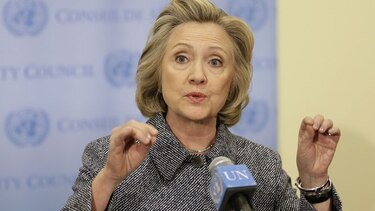 Hillary Clinton 'limpió' su servidor de correos electrónicos, según legislador republicano