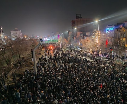 Irán suma al menos 45 muertos tras doce días de protestas y bloquea el acceso a internet global