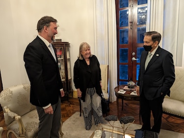 Observadores electorales de la OEA se reúnen con el presidente Cortizo