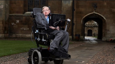 Castigan por mala praxis a enfermera que cuidó a Stephen Hawking
