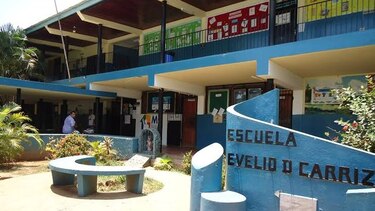 Docentes de escuela en Chitré exigen mejoras; están en paro
