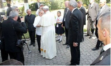 El Papa Francisco visita a sus viejos amigos jesuitas