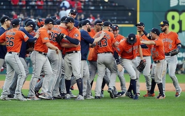 Astros apalean 11-3 a Indios y  barren la serie divisional