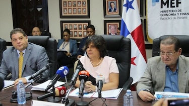 Déficit fiscal asciende a 966 millones de dólares en el primer trimestre del año