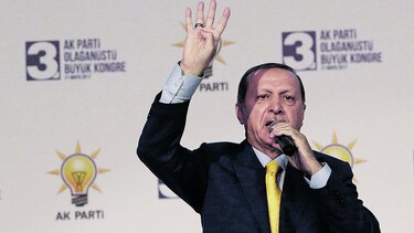 Recep Tayyip Erdogan es reelecto líder del oficialismo