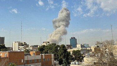 Imágenes: Estados Unidos e Israel lanzan un ataque contra Irán y Teherán promete una ‘respuesta aplastante’