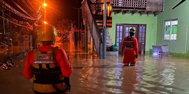 Registran niveles de agua de hasta dos pies de altura dentro de residencias en Almirante