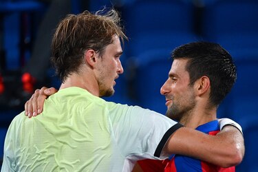 Zverev deja a Djokovic sin ‘Golden Slam’ y peleará por oro con Khachanov