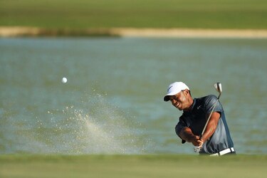 Hoffman amplía ventaja en Bahamas; Woods se rezaga