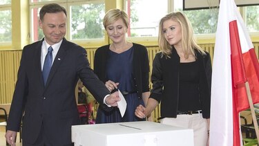 El conservador Andrzej Duda gana presidenciales polacas