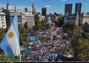 Argentinos reclaman más asistencia social