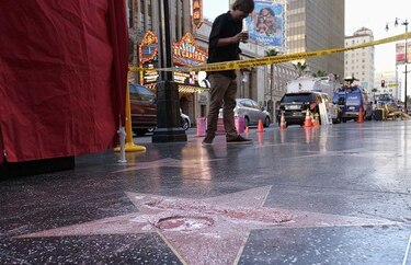 Destruyen estrella de Trump en Hollywood, Policía investiga